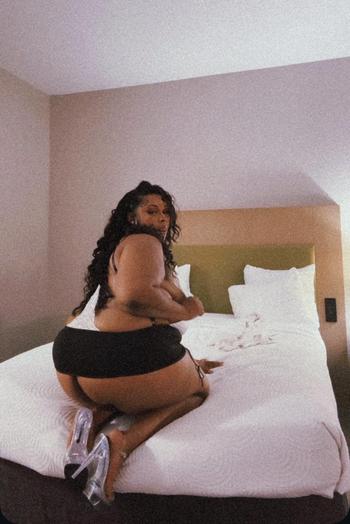 Kitty, 24 Mixed female escort, Woodbridge